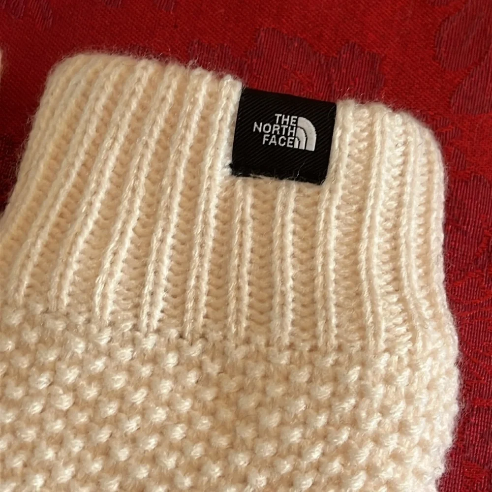 NWOT The North Face Ivory Cable Knit Mittens w/ Fleece Lining Winter Gloves
